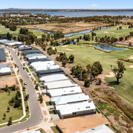 Golf Fronted Getaway Silverwoods Yarrawonga Exterior photo