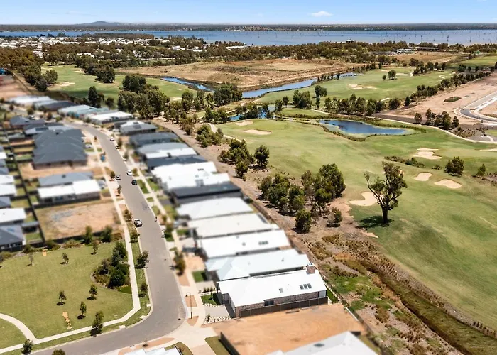 Golf Fronted Getaway Silverwoods