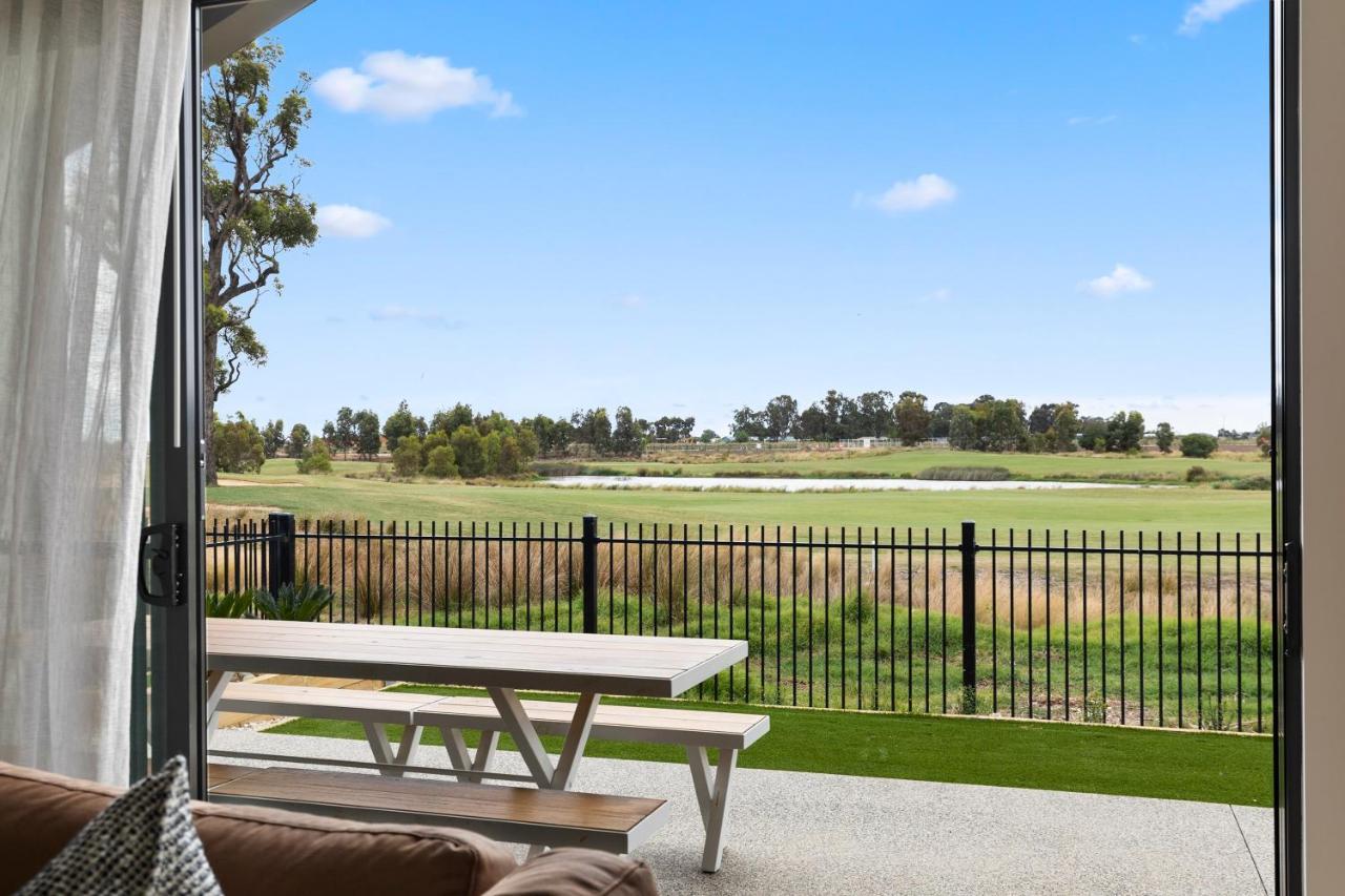 Golf Fronted Getaway Silverwoods Holiday home